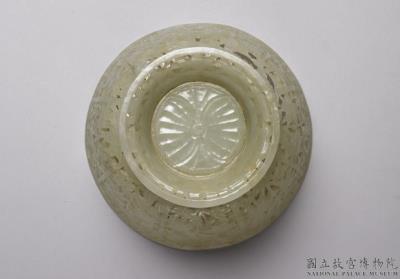 图片[3]-Jade round bowl in floral openwork, India-China Archive